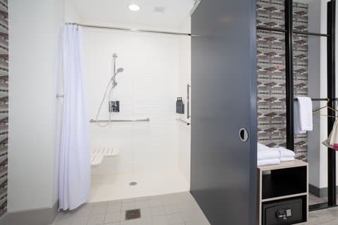 Aloft by Marriott Omaha Aksarben Village — photo 4