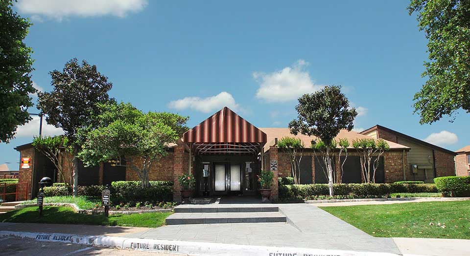 Oak Hills Apartments — photo 1