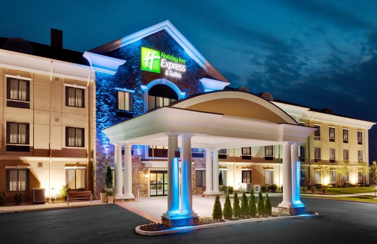 Holiday Inn Express & Suites Warminster - Horsham by IHG — photo 1