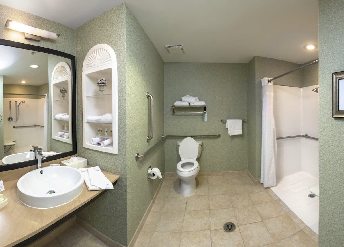 Holiday Inn Express & Suites Warminster - Horsham by IHG — photo 4