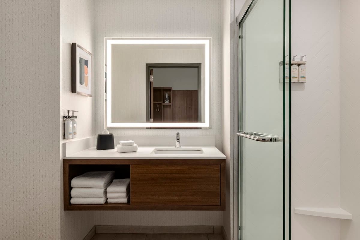 Holiday Inn & Suites Commerce City - Denver Airport by IHG — photo 4