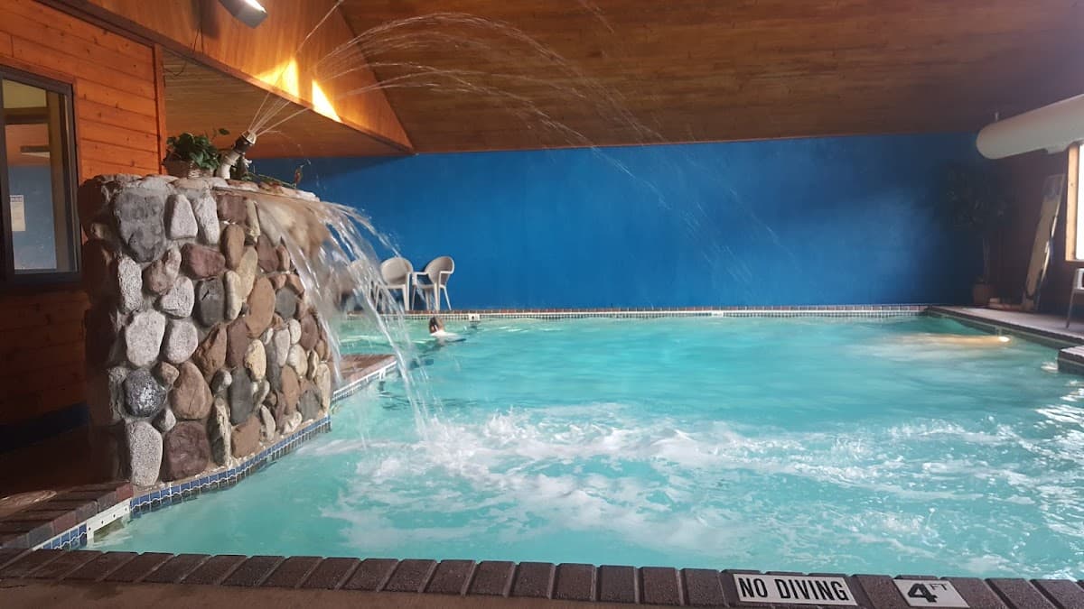 Mackinaw Beach & Bay Inn & Suites — photo 3