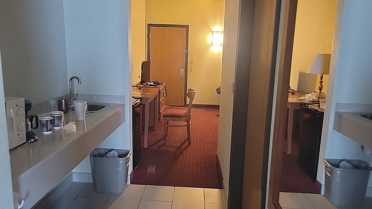Mackinaw Beach & Bay Inn & Suites — photo 4