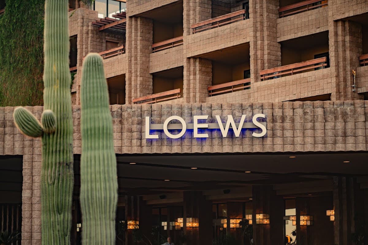 Loews Ventana Canyon Resort — photo 1
