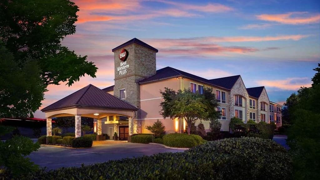 Best Western Plus Lewisville Flower Mound — photo 1