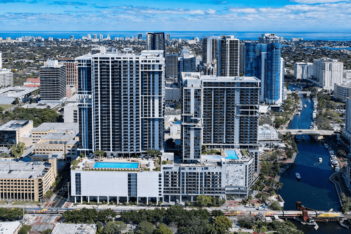 Society Las Olas — photo 1