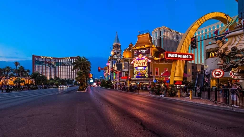 Best Western Plus Casino Royale–Center Strip — photo 1