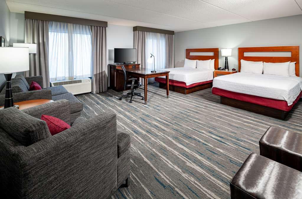 Hampton Inn & Suites St. Louis at Forest Park — photo 2
