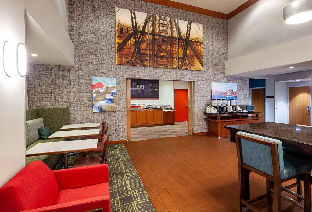 Hampton Inn & Suites St. Louis at Forest Park — photo 5