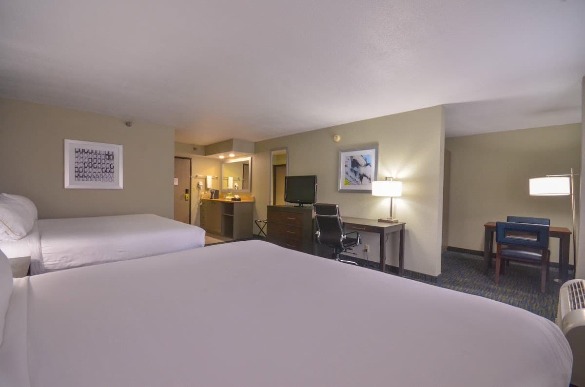 Holiday Inn Express & Suites Fayetteville-Univ of AR Area by IHG — photo 2