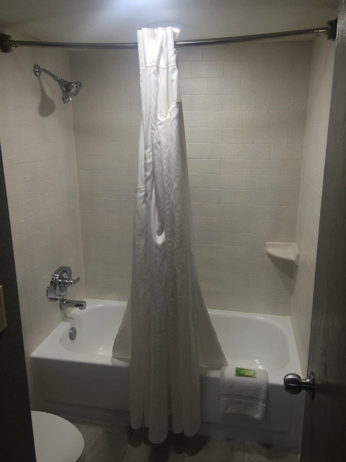 Holiday Inn Express & Suites Fayetteville-Univ of AR Area by IHG — photo 3