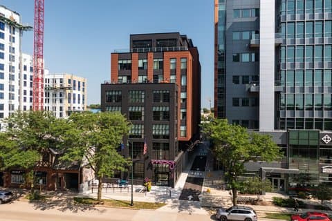 Moxy Madison Downtown — photo 1