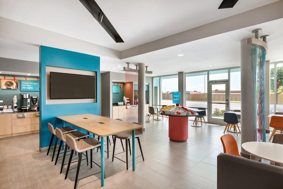 avid hotel Elkhart North by IHG — photo 5