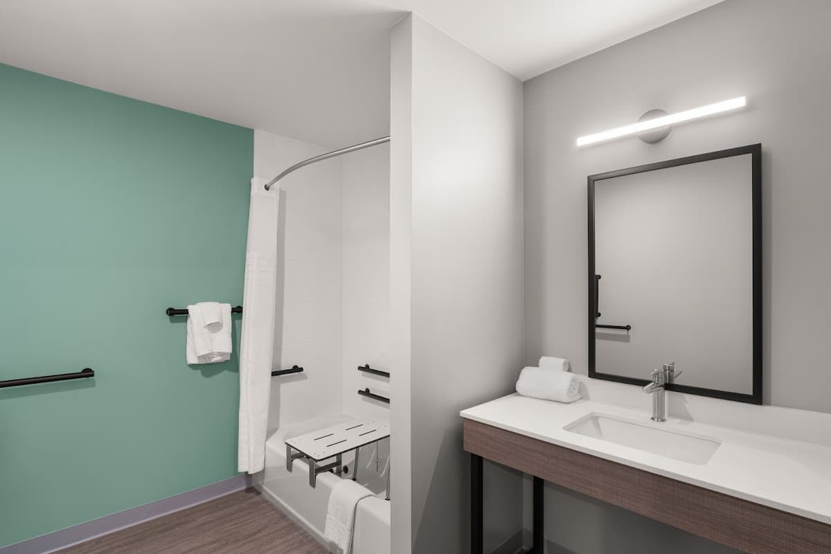 ECHO Suites Extended Stay by Wyndham Bozeman — photo 3