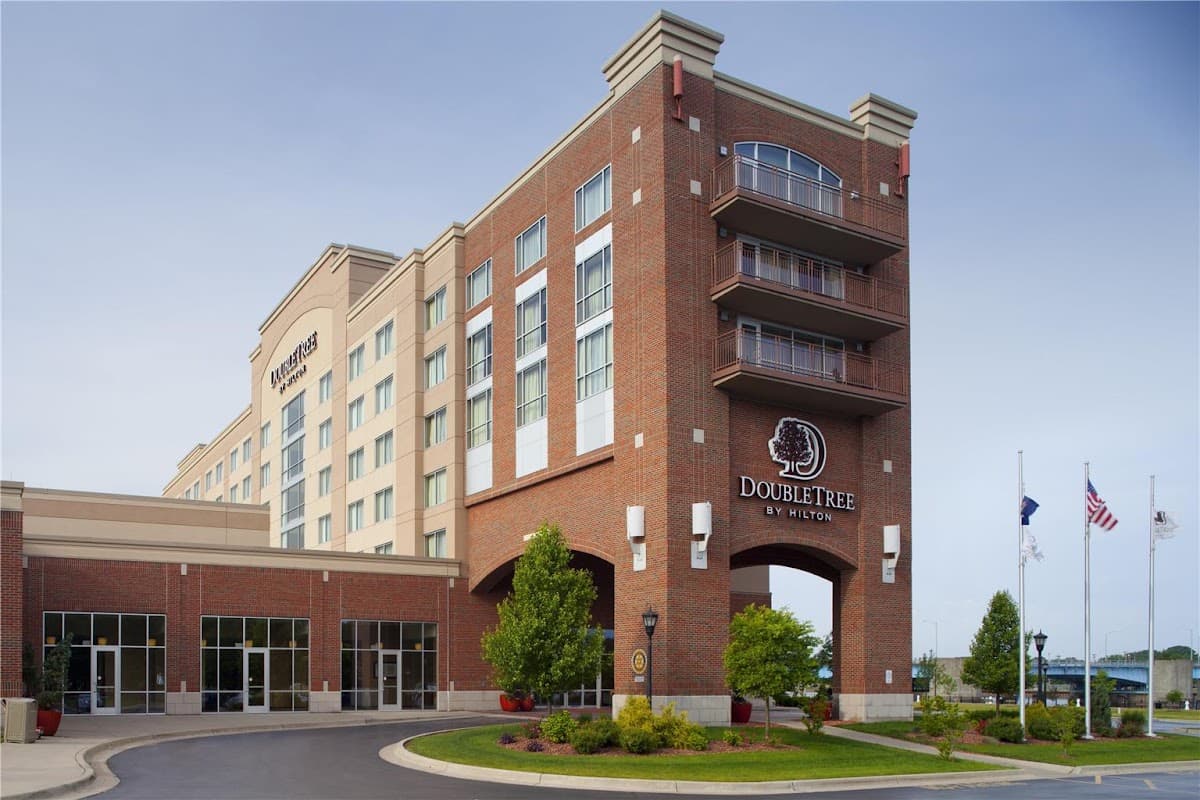 DoubleTree by Hilton Hotel Bay City - Riverfront — photo 1