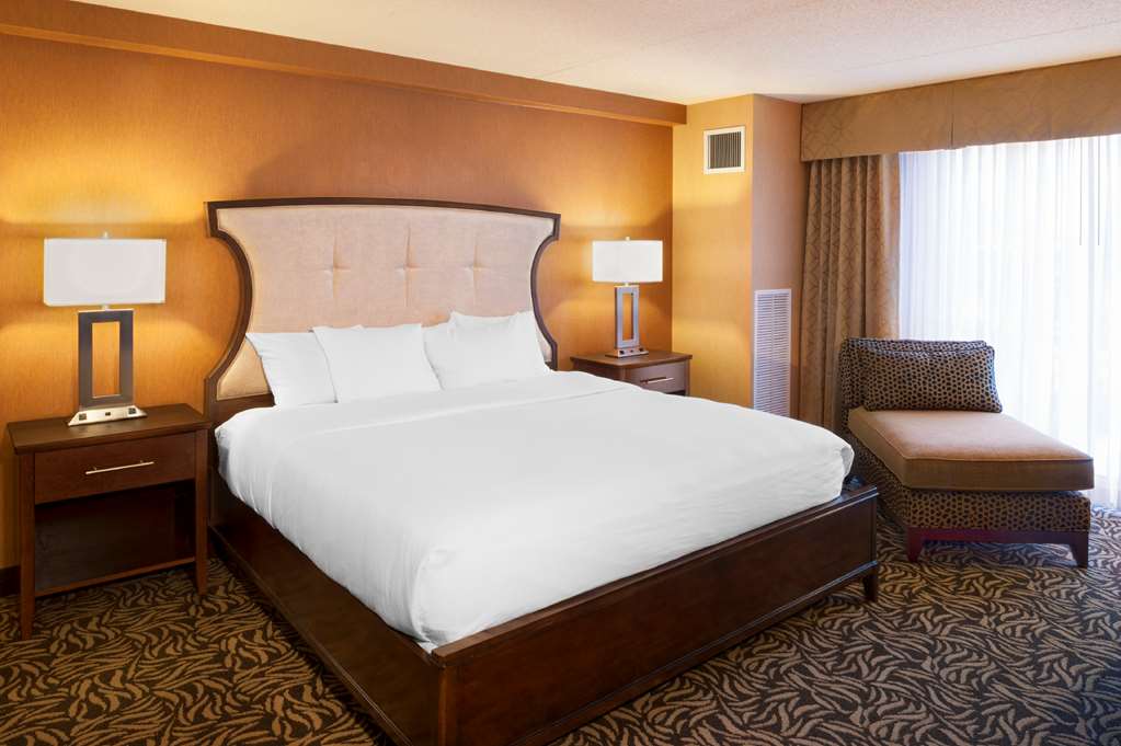 DoubleTree by Hilton Hotel Bay City - Riverfront — photo 2