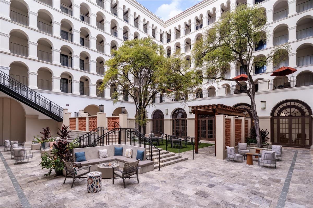DoubleTree by Hilton Hotel Austin — photo 1