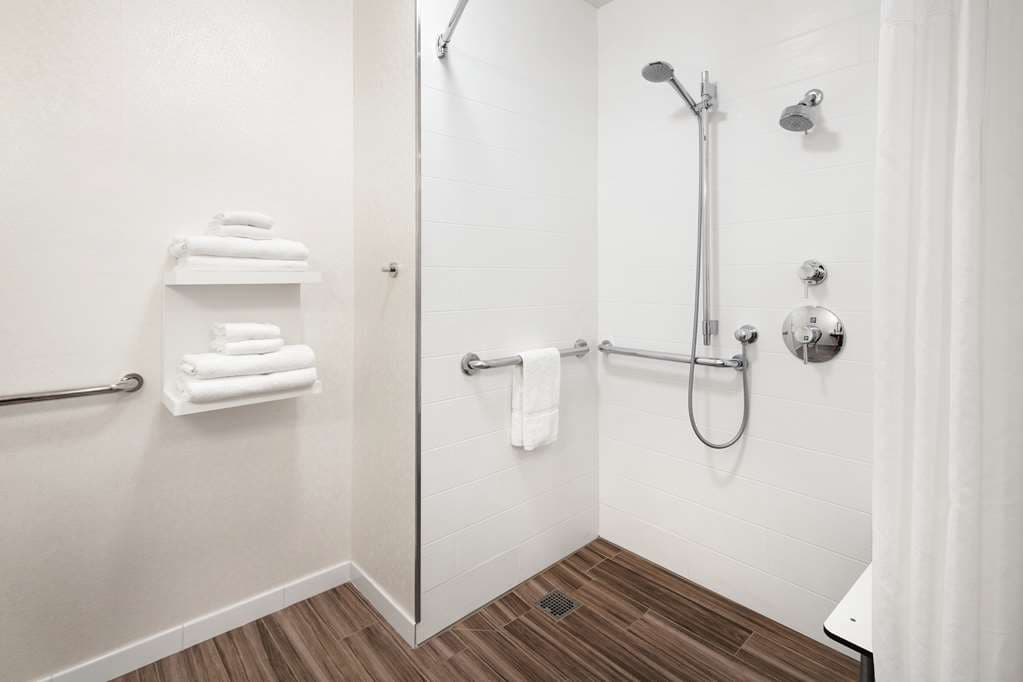 Hampton Inn & Suites Anaheim Garden Grove — photo 4