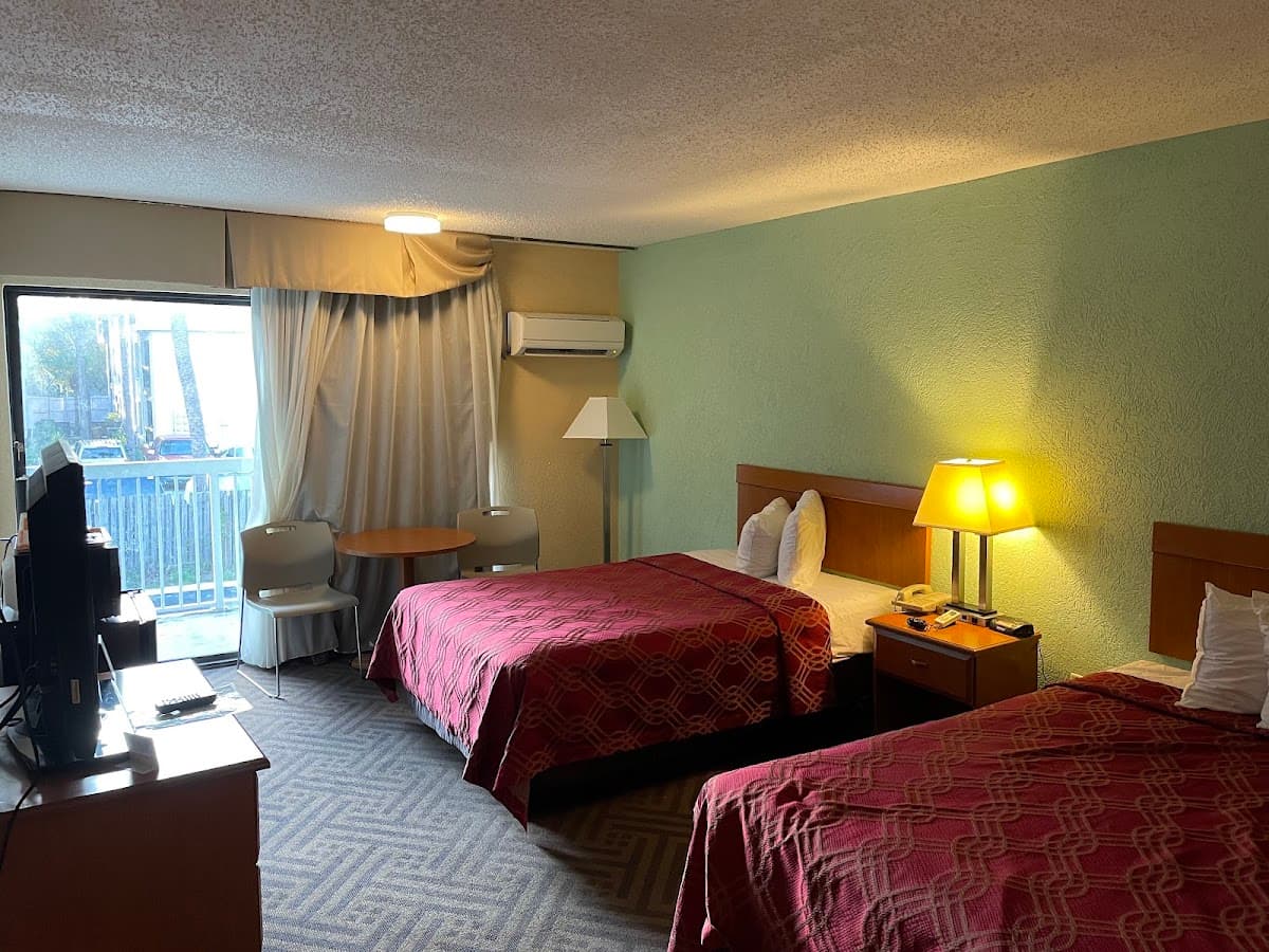 Econo Lodge Tampa near Busch Gardens — photo 2