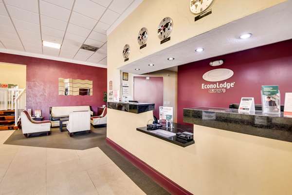Econo Lodge Tampa near Busch Gardens — photo 5