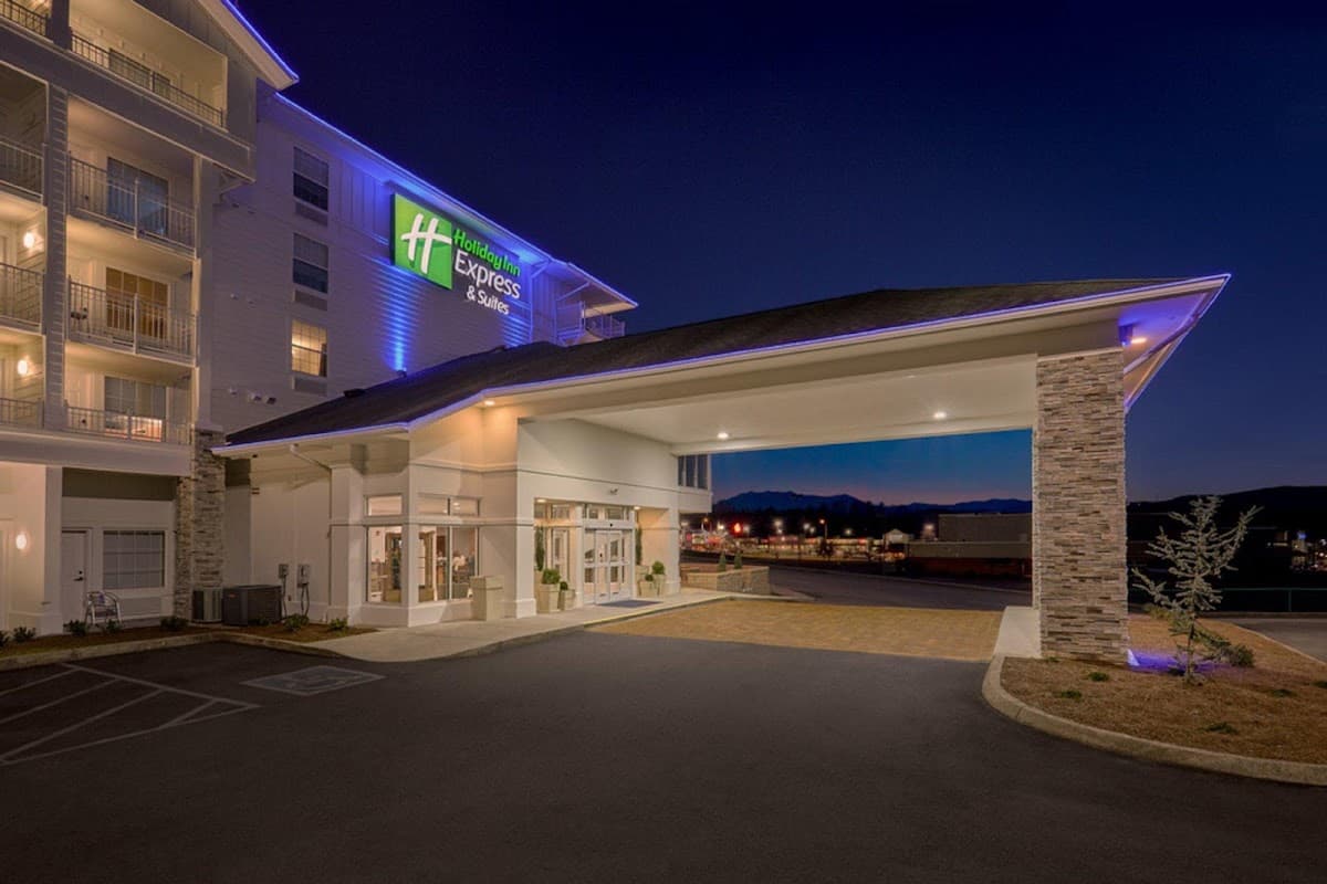Holiday Inn Express & Suites Pigeon Forge - Sevierville by IHG — photo 1