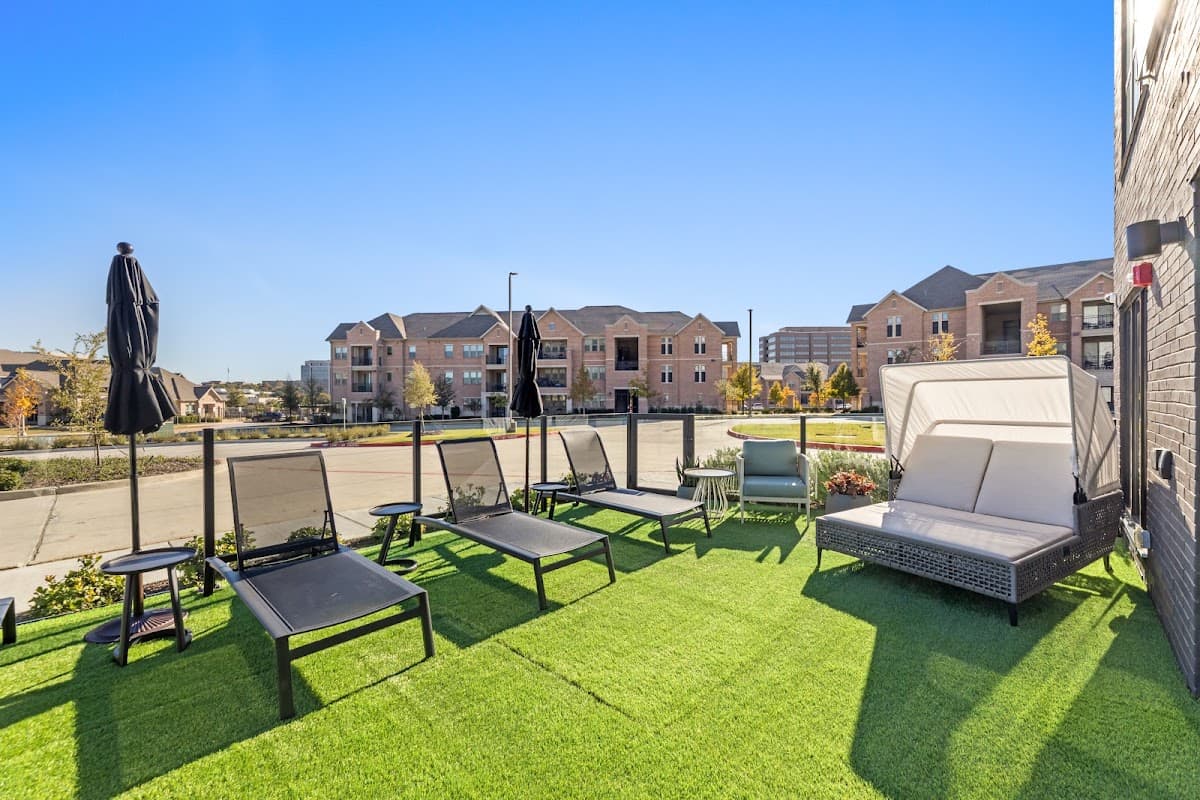 Sandman Signature Dallas-Las Colinas Hotel & Suites — photo 1