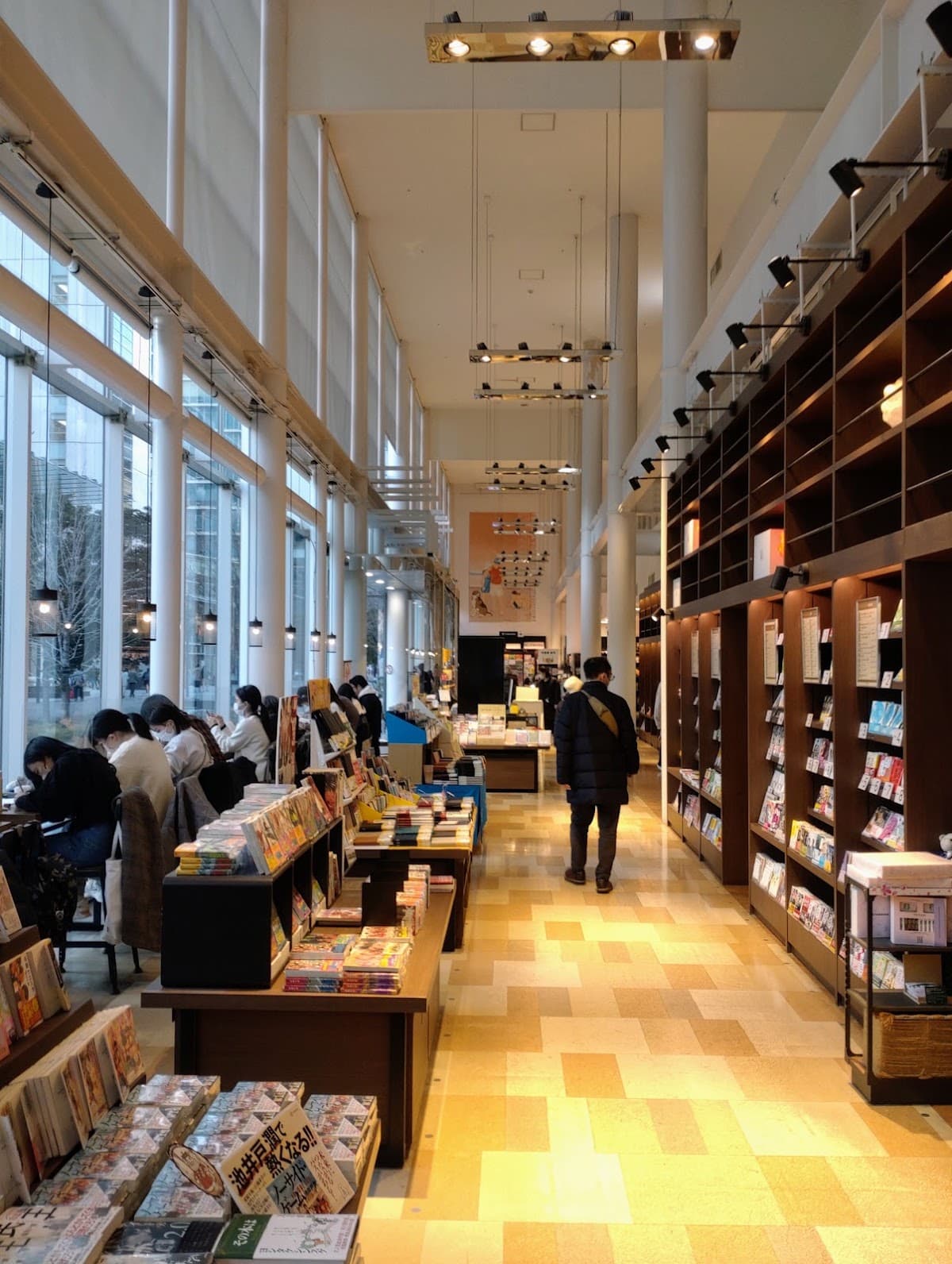 TSUTAYA Yokohama Minatomirai — photo 2