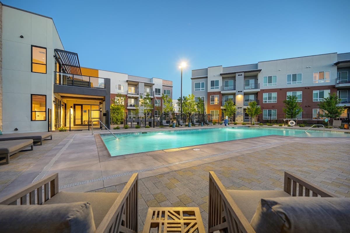 Halcyon Apartments — photo 1