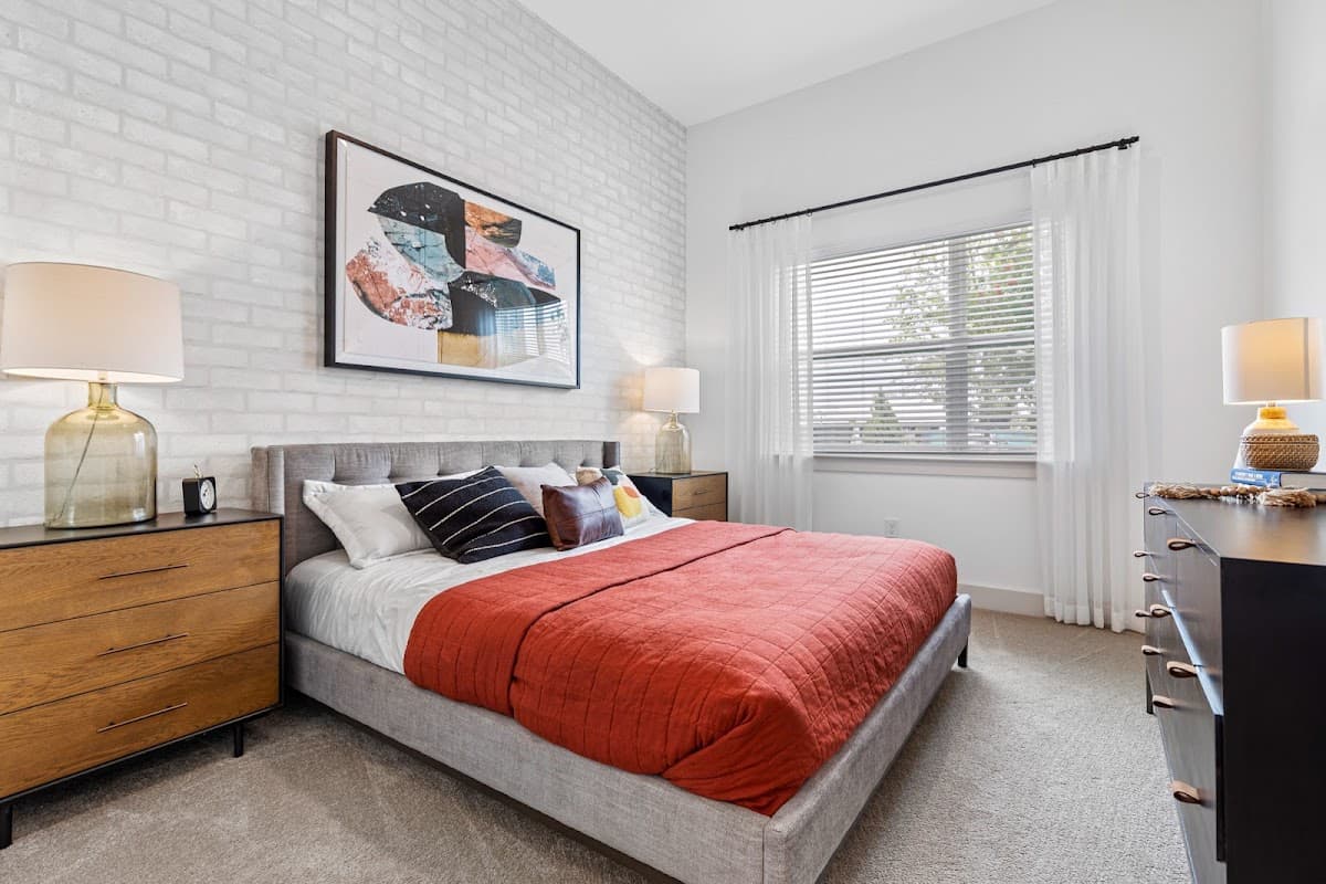The Henry | Luxury Apartment Homes — photo 2
