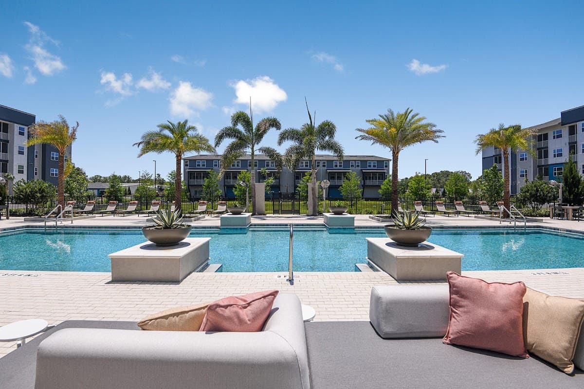 The Henry | Luxury Apartment Homes — photo 3