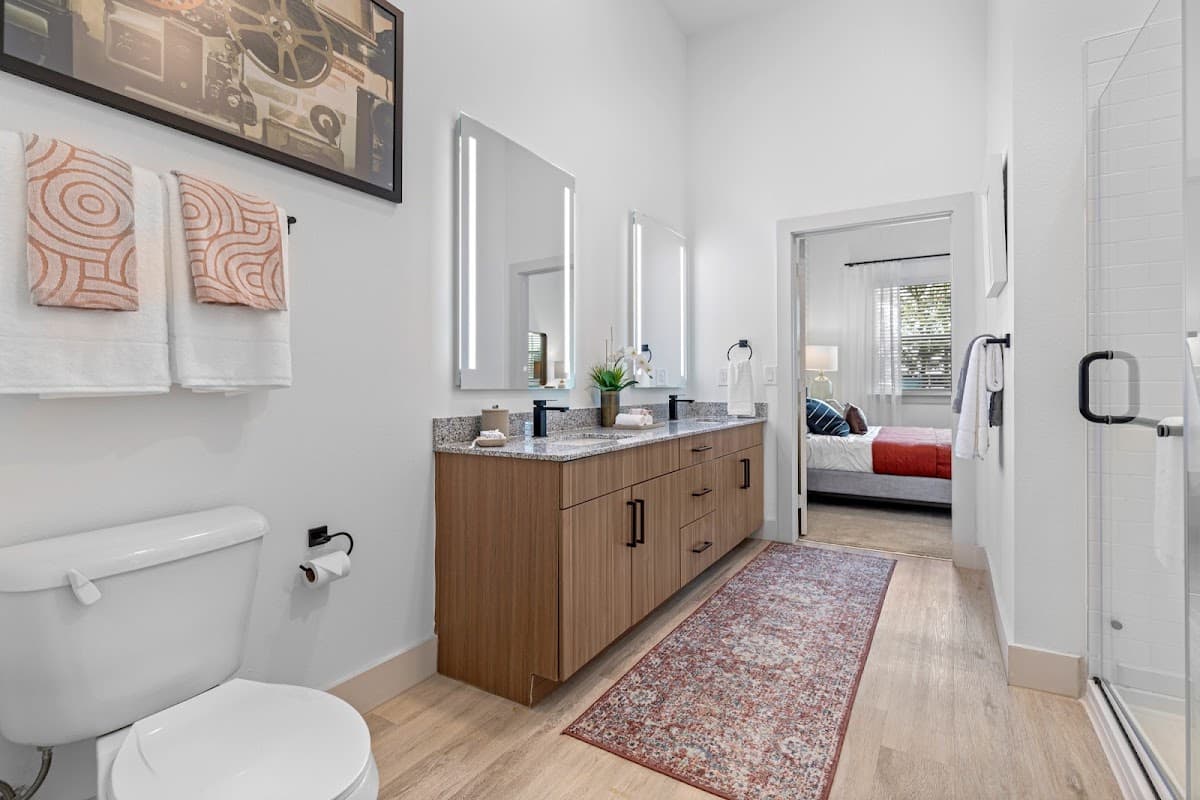 The Henry | Luxury Apartment Homes — photo 4