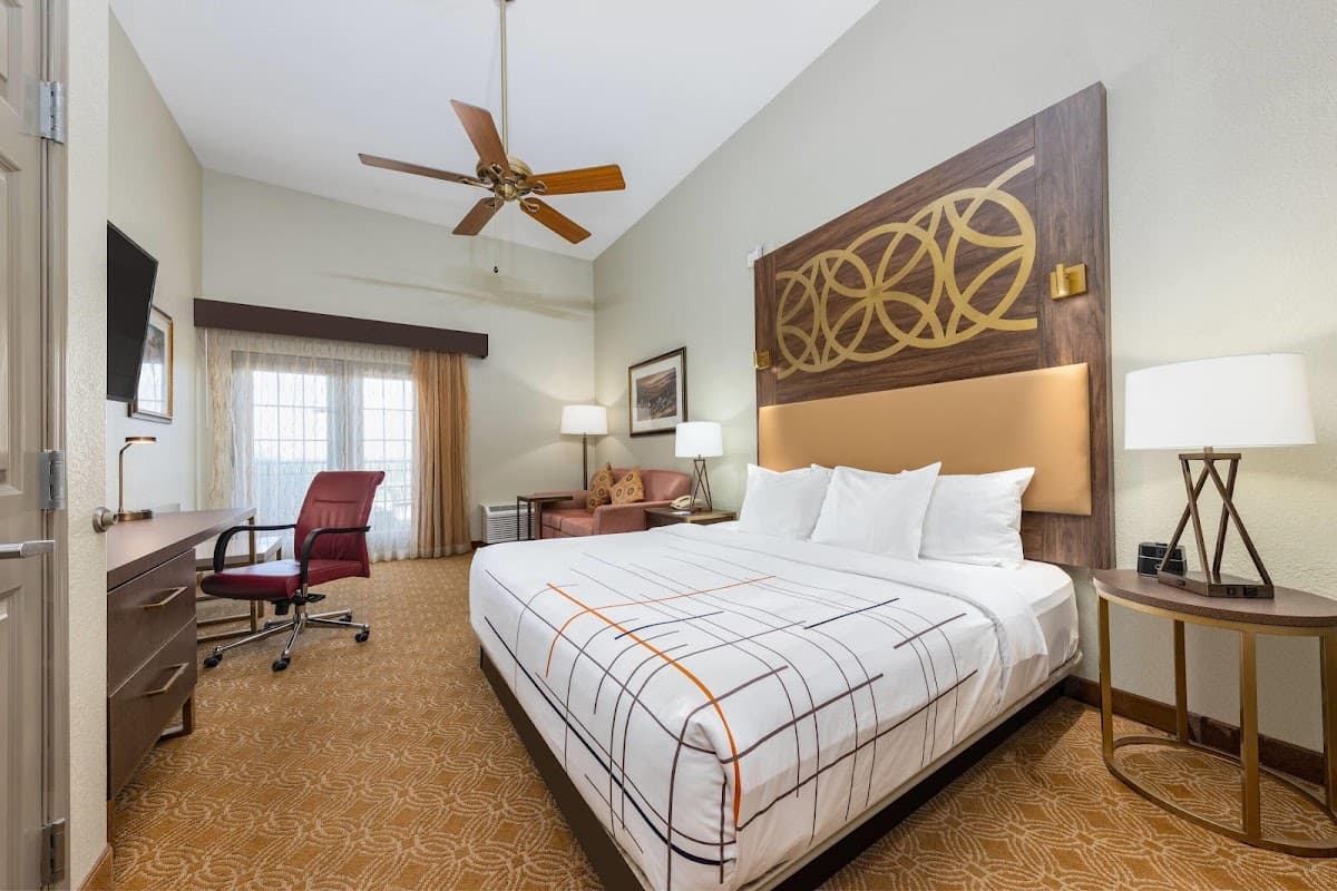 La Quinta Inn & Suites by Wyndham Marble Falls — photo 2