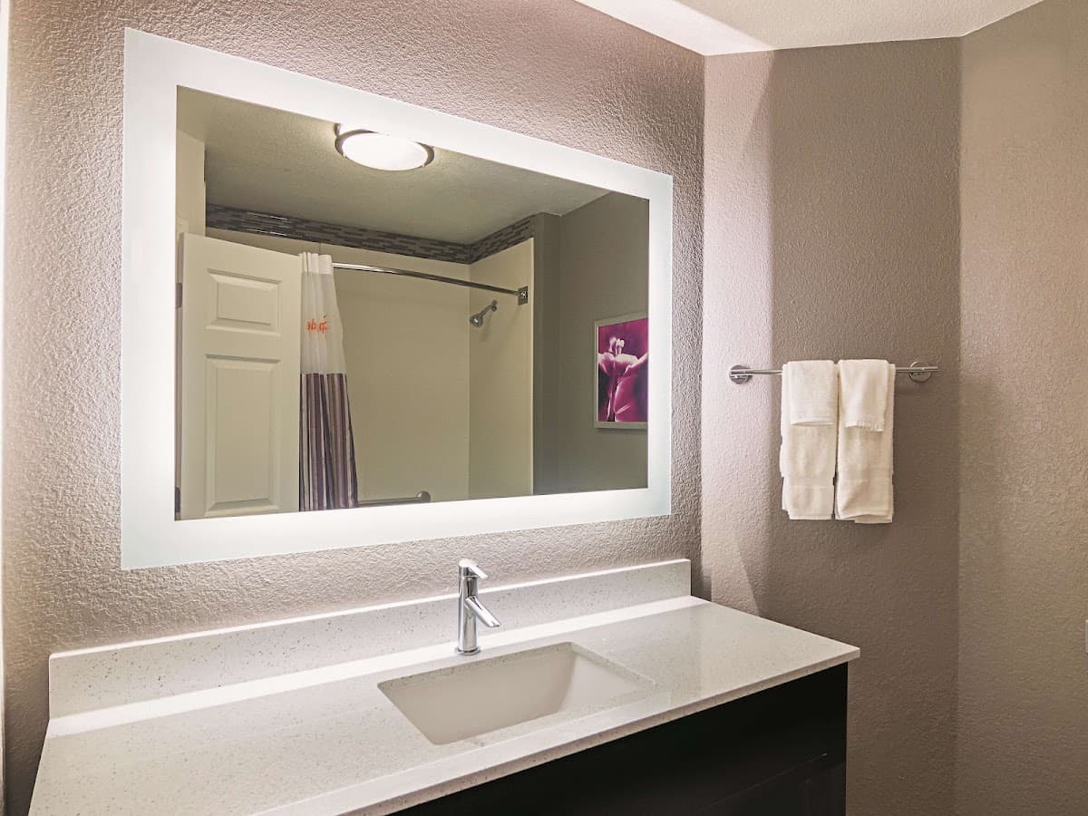 La Quinta Inn & Suites by Wyndham Oklahoma City - NW Expwy — photo 4