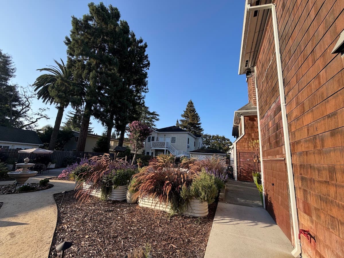 Elm House Inn — photo 1