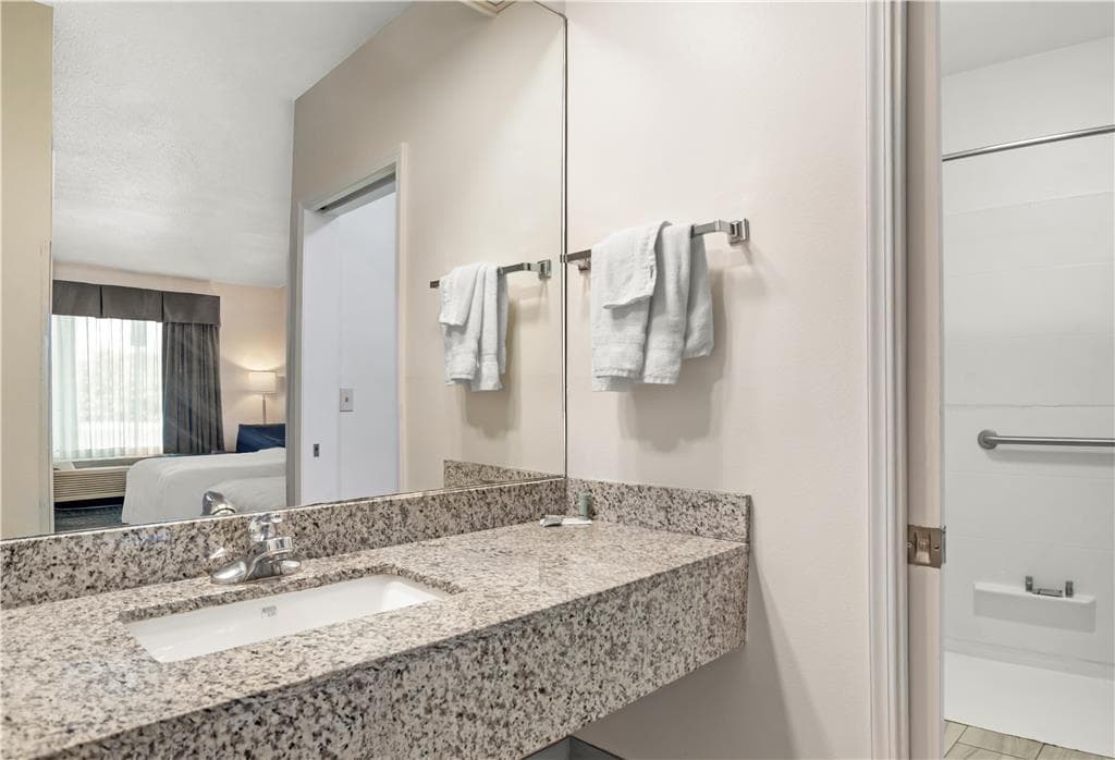 Best Western Navarre Waterfront — photo 4