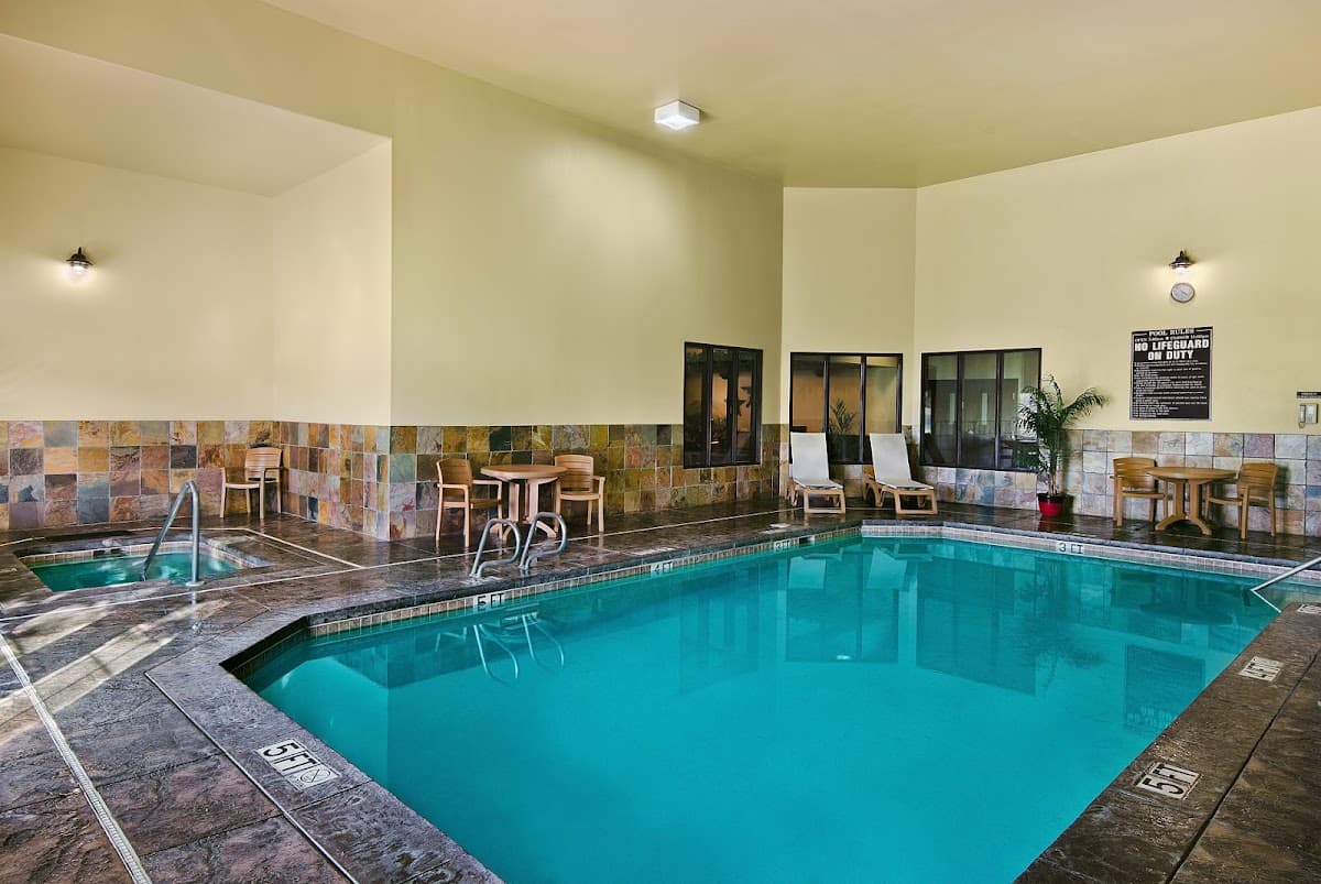 Oxford Suites Pendleton — photo 3