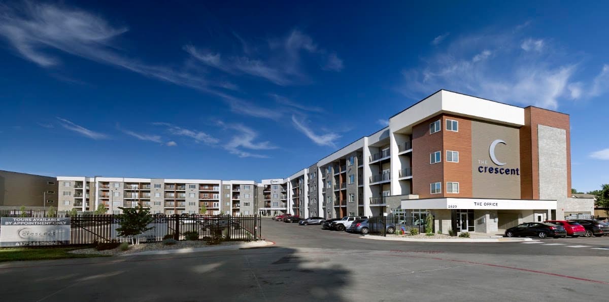 The Crescent Apartments — photo 1