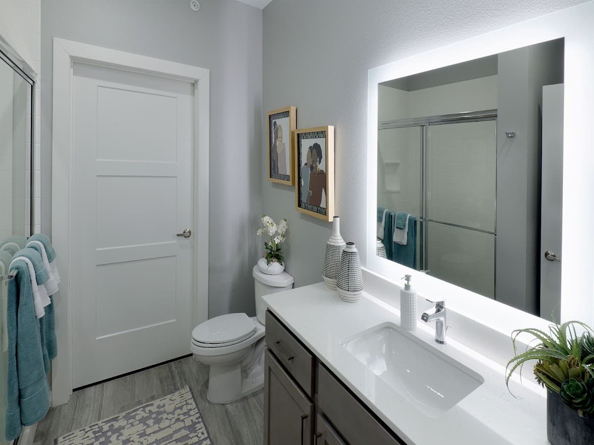 The Crescent Apartments — photo 3