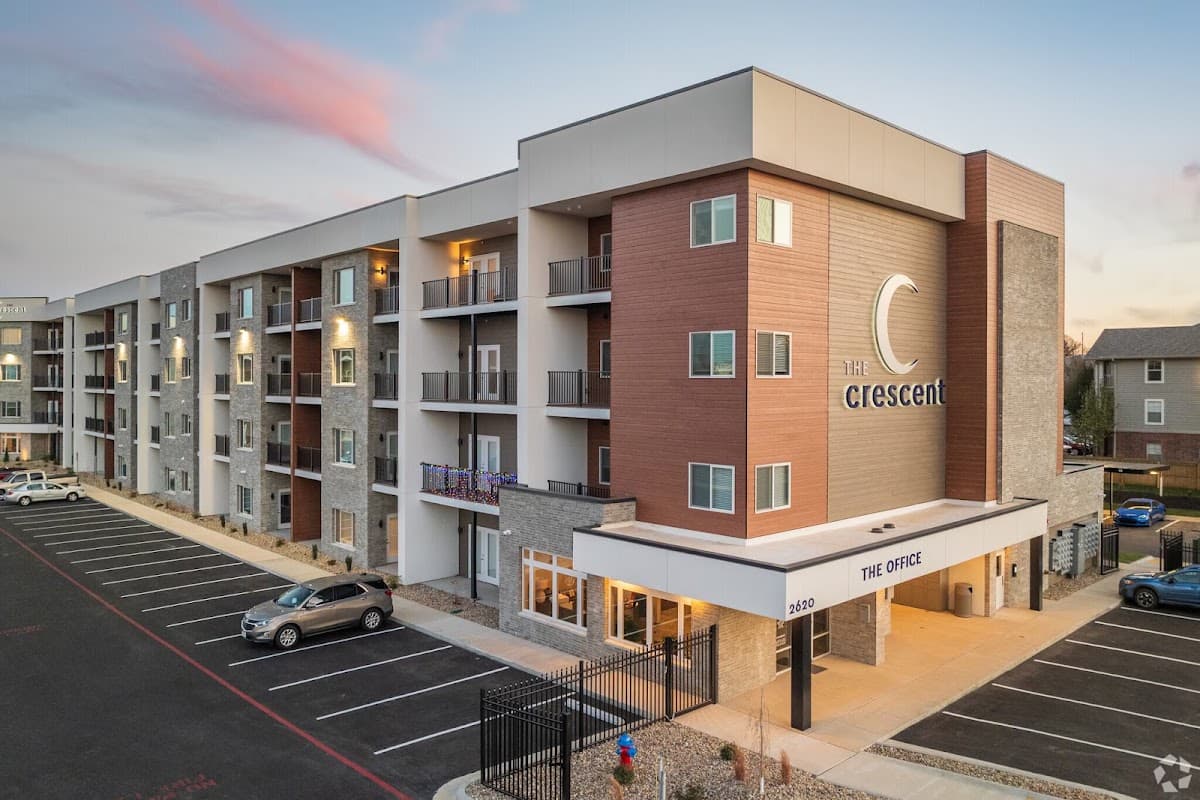 The Crescent Apartments — photo 4