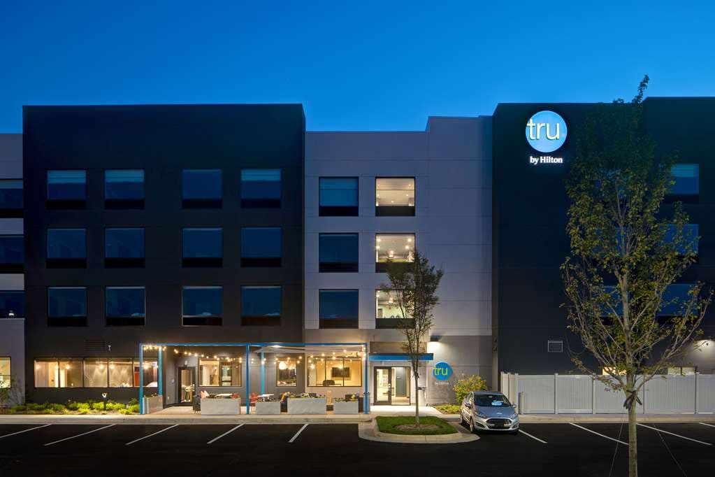 Tru by Hilton Manassas — photo 1