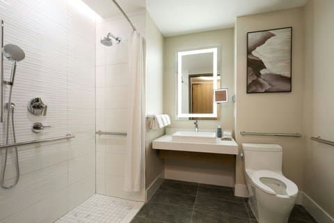 The Westin Flushing LaGuardia Airport — photo 4