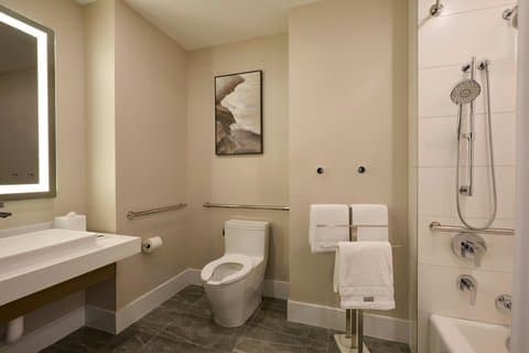 The Westin Flushing LaGuardia Airport — photo 5
