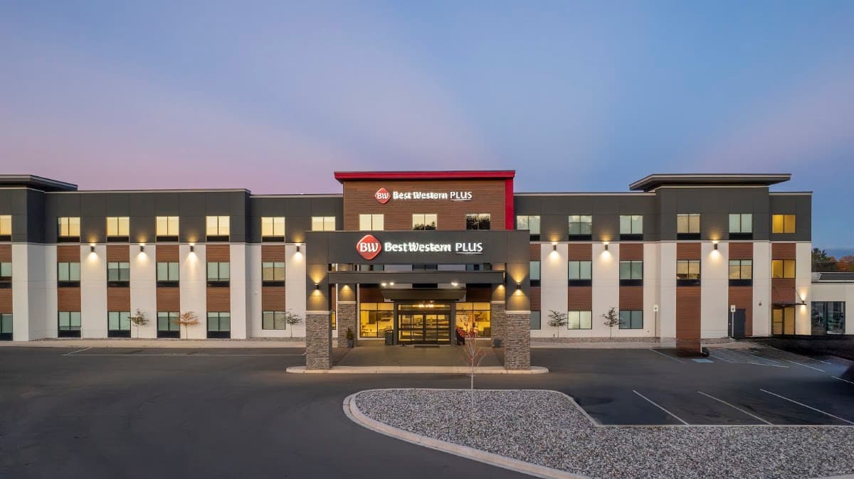 Best Western Plus Marquette Hotel & Suites — photo 1