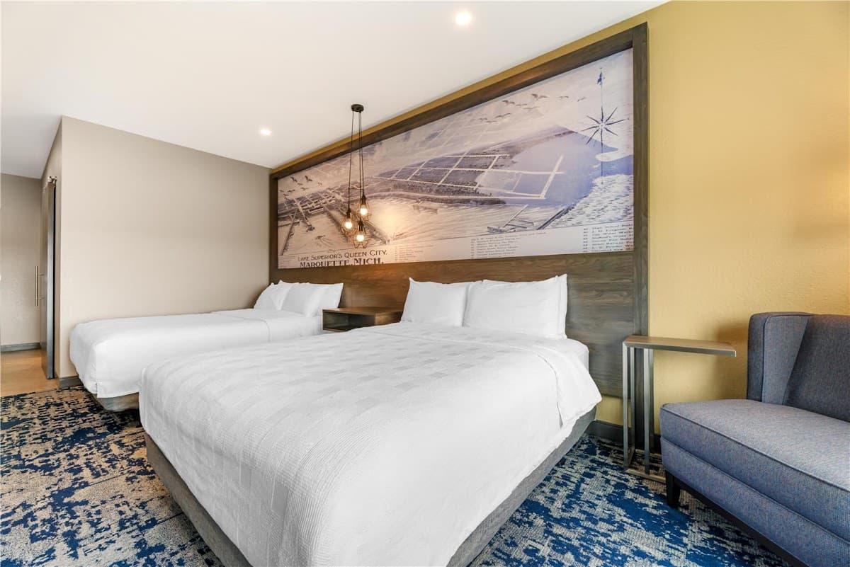 Best Western Plus Marquette Hotel & Suites — photo 2