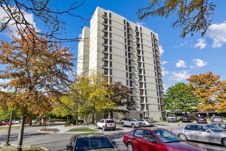 Park Tower Apartments — photo 2