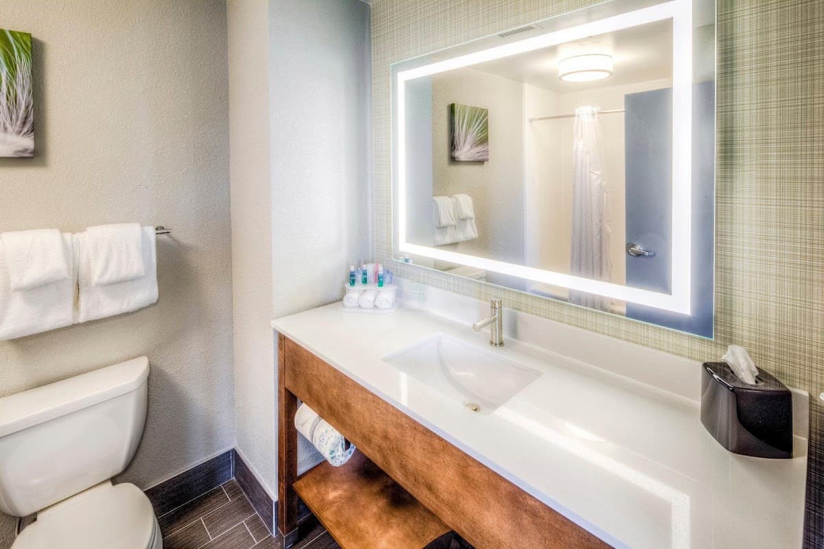 Holiday Inn Express & Suites Cleveland West - Westlake by IHG — photo 4