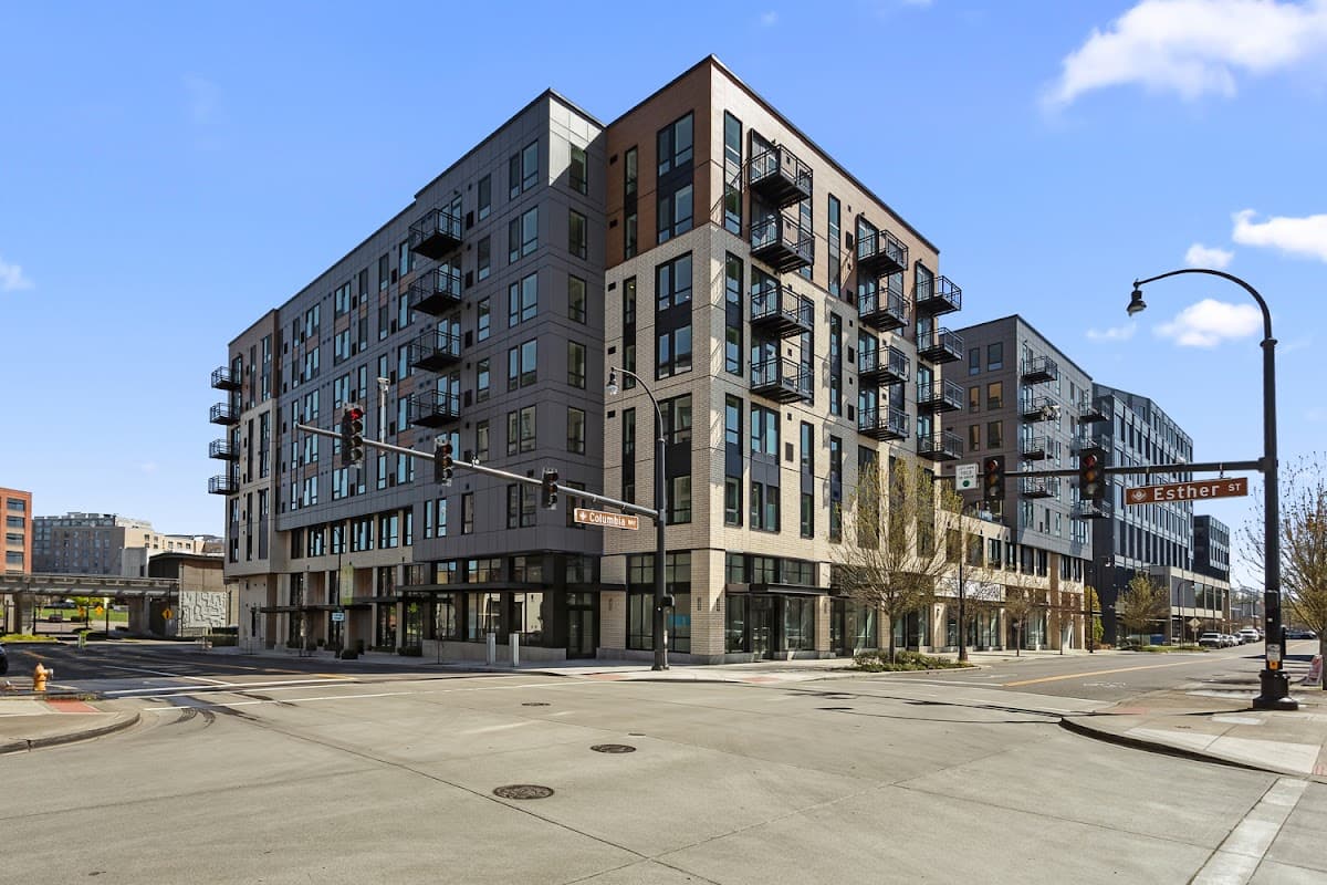 440 West — photo 1