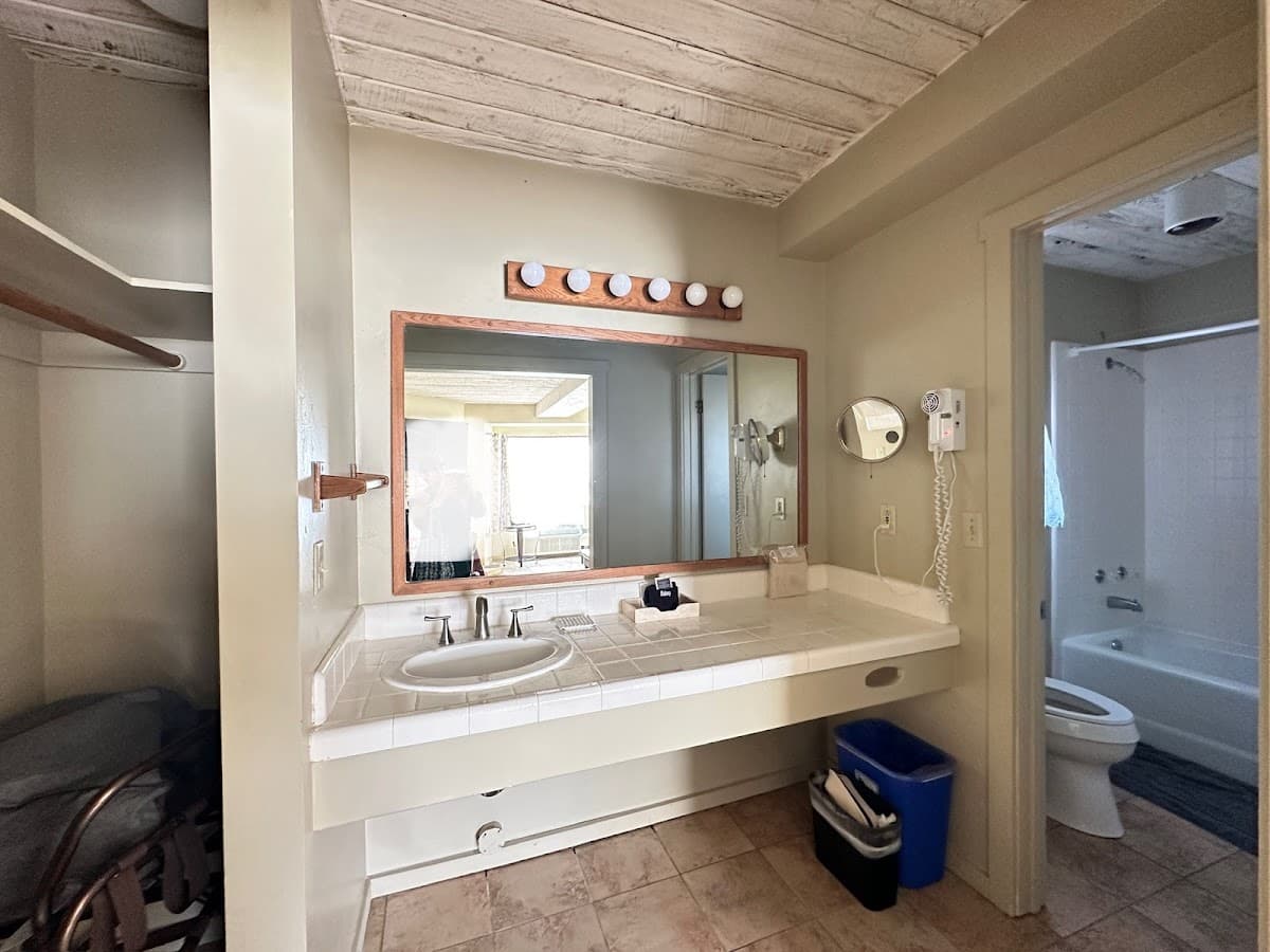 Carmel Valley Lodge — photo 4
