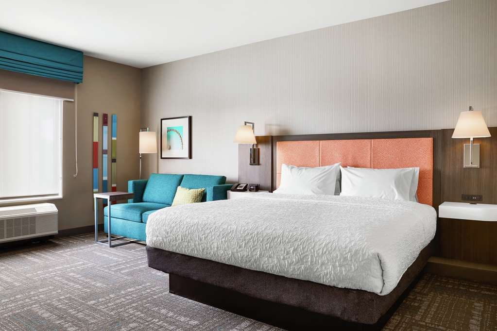 Hampton Inn & Suites Chicago/Waukegan — photo 2