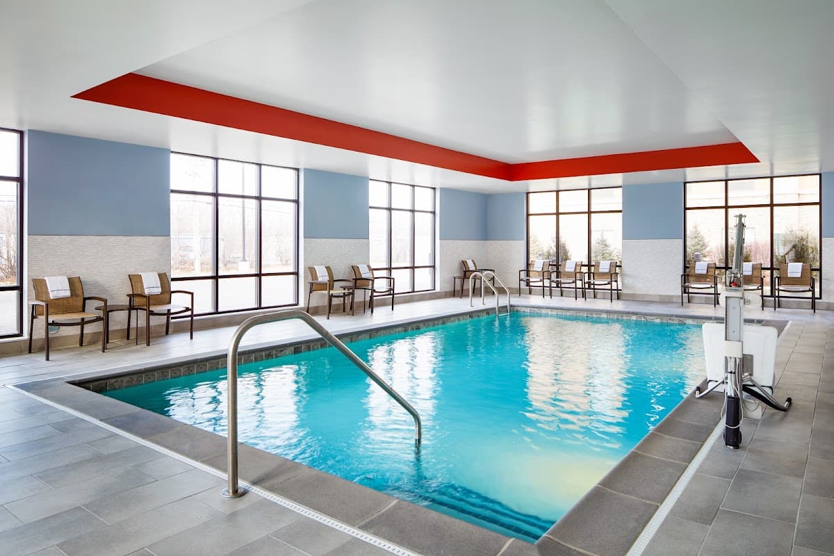 Hampton Inn & Suites Chicago/Waukegan — photo 3